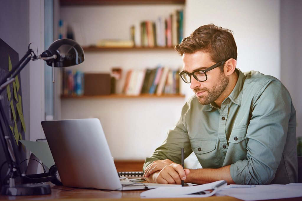 Consultant avec ordinateur