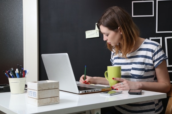 Femme freelance et portage salarial