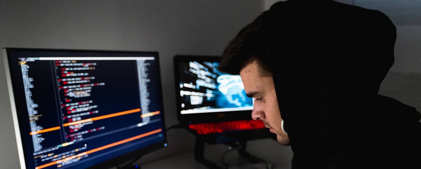 Le guide de la reconversion dans la cybersécurité en 2023 : carrières, compétences et formations