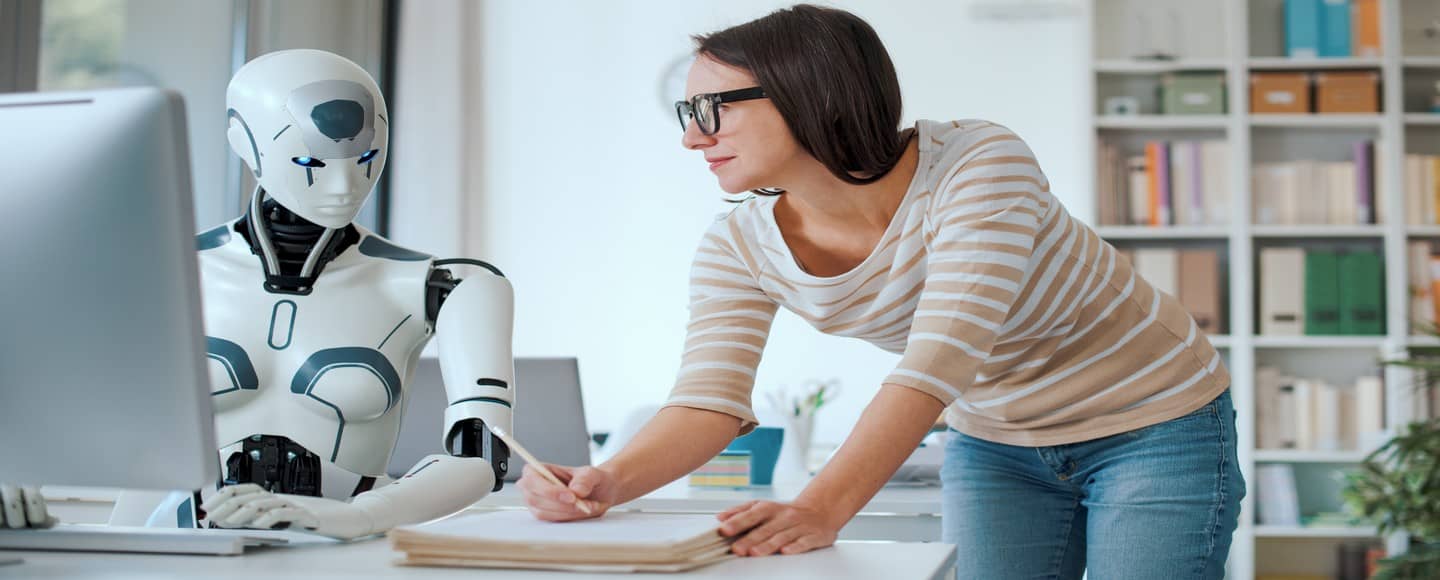 L’impact de l’intelligence artificielle sur le marché du travail : vers une baisse des salaires et des suppressions d’emplois